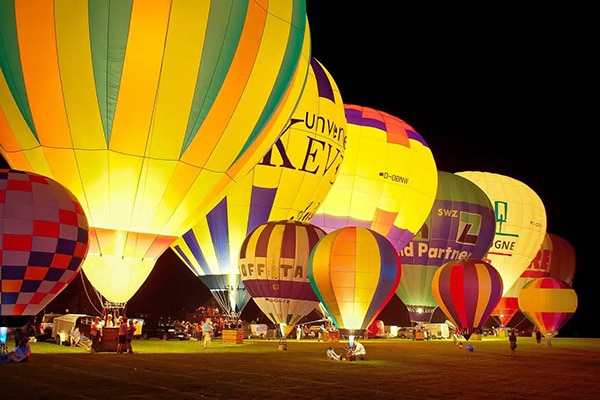 Fly-on-a-hot-air-balloon