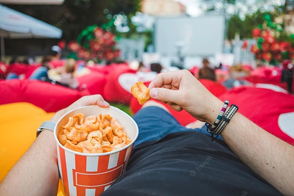 Go-to-an-outdoor-cinema