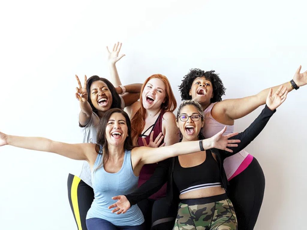 Group-of-happy-sportive-women-with-a-white-wall