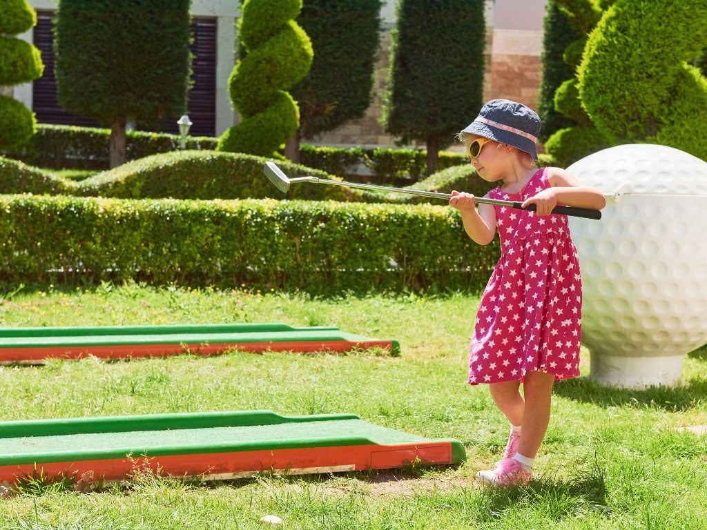 A child playing mini golf, enjoying her Christmas holiday in Sydney.
